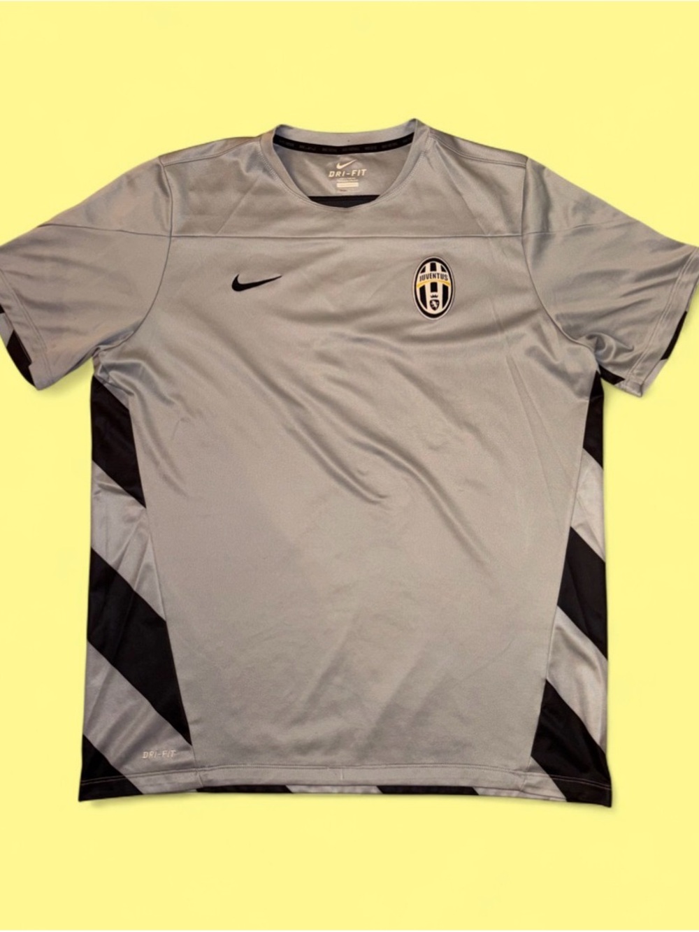 Nike Menβs Gray Juventus Training Tee